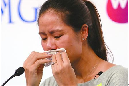 李娜泪洒退役发布会现场 李娜泪洒退役发布会现场
